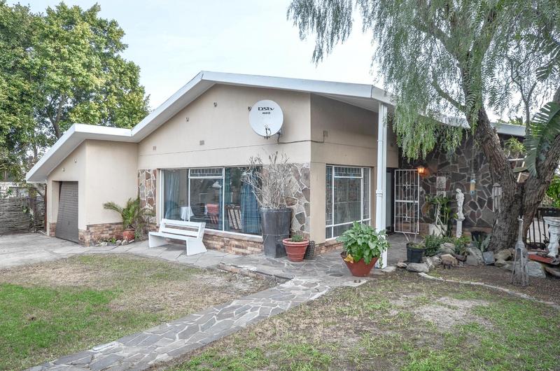 6 Bedroom Property for Sale in Parow North Western Cape